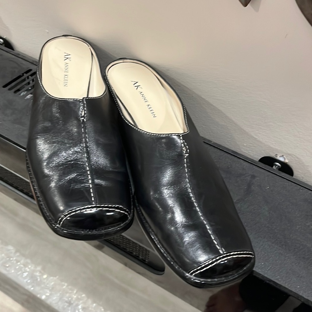 Gently used Anne Klein, Magrammar leather upper, size8 1/2